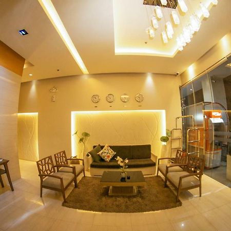 Zerenity Hotel & Suites Cebu Esterno foto